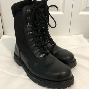Vibram black boots
